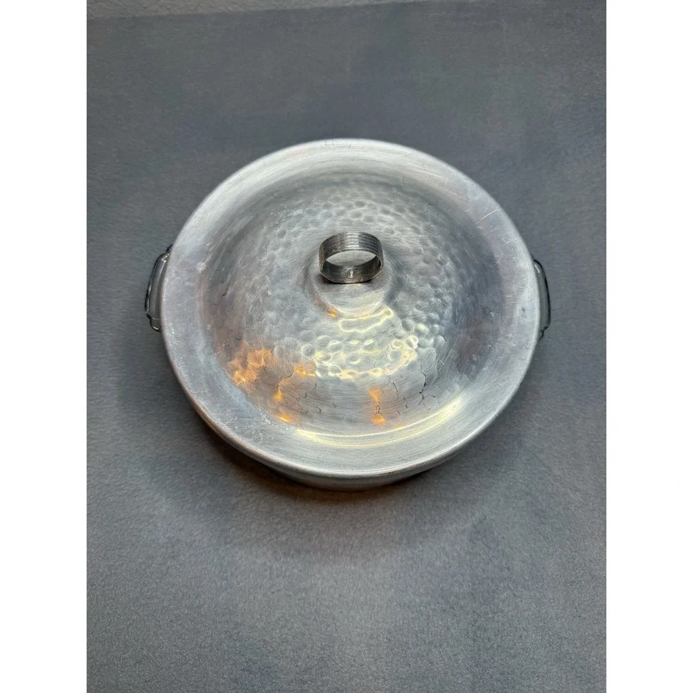 Pyrex 1940 vintage T.M. REG Casserole Hammered Aluminum Server Pyrex Insert/Lid - Picture 6 of 7